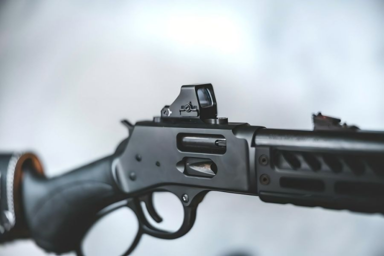 Tactical Red Dot Scope on pistol